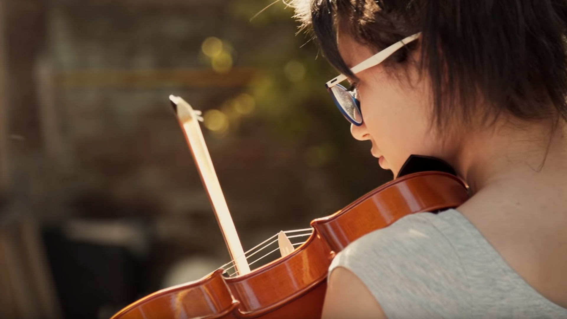 "Para escuchar mejor", video clip con orquestas barriales